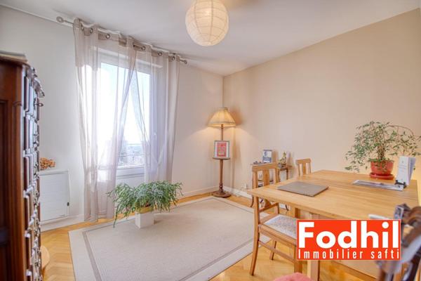 Appartement familial 5  pièces avec 2 parkings et une cave.