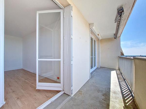 ORLEANS - T3 - RESIDENCE SECURISEE DE STANDING - RAVALEMENT VOTE ET PAYE - ASCENSEUR - BALCON - PARKING