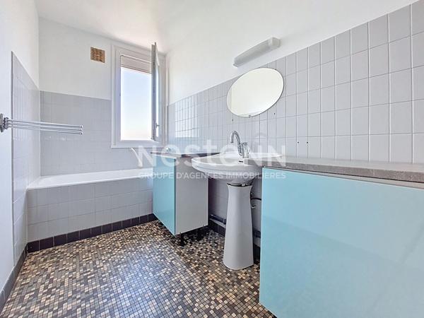 ORLEANS - T3 - RESIDENCE SECURISEE DE STANDING - RAVALEMENT VOTE ET PAYE - ASCENSEUR - BALCON - PARKING