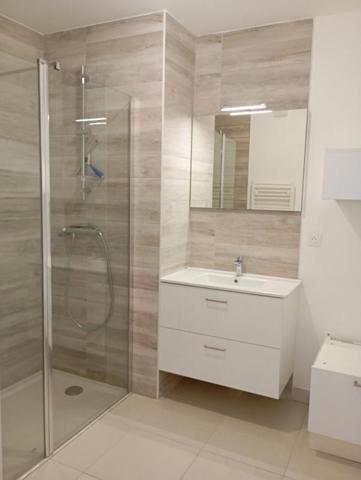 Aubagne - Appartement T3 récent de 58 m² avec terrasse, ascenseur et box fermé