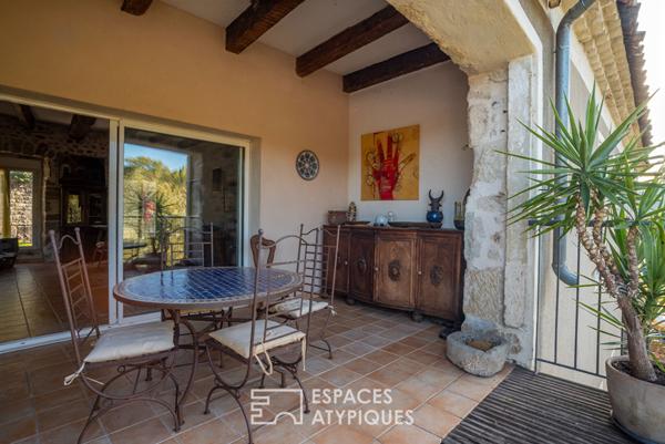 Loft d’artiste lumineux avec terrasse et vue