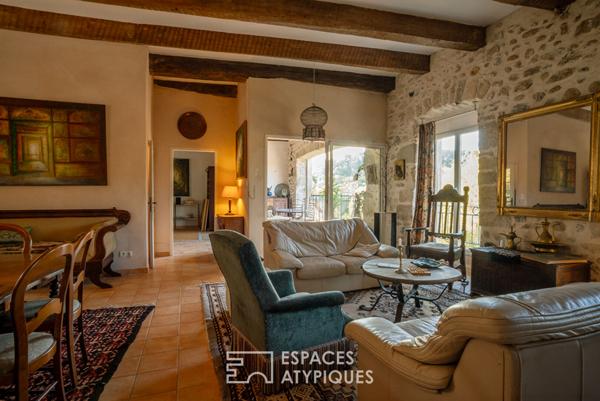 Loft d’artiste lumineux avec terrasse et vue