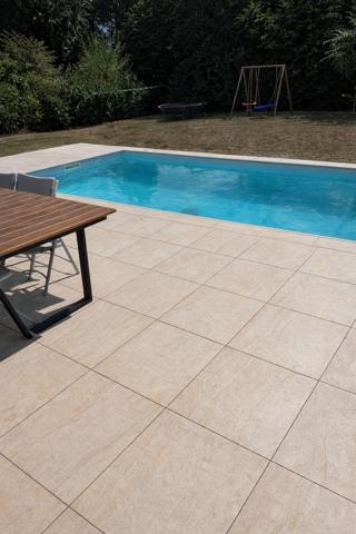 LAIGNES ( 21) Pavillon contemporain de 1984 (130m²) avec sous-sol (100m²) sur 1700m² de terrain avec piscine. Laignes (21330)