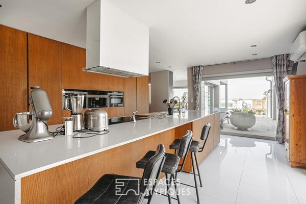 Maison contemporaine et horizon marin