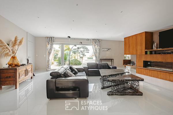 Maison contemporaine et horizon marin