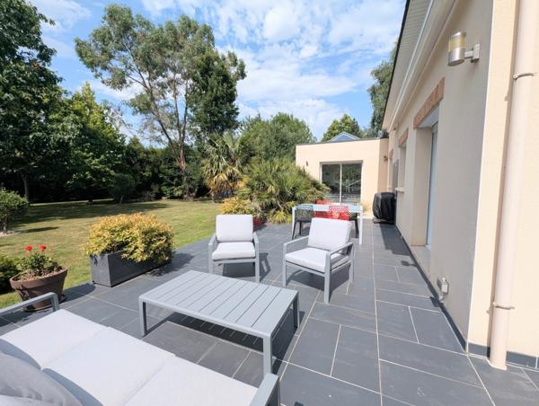 Maison familiale à Ploeren, 154 m², suite parentale plain-pied, jardin de 1 300 m²