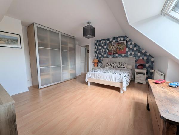 Maison familiale à Ploeren, 154 m², suite parentale plain-pied, jardin de 1 300 m²