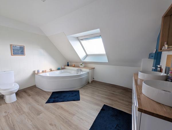 Maison familiale à Ploeren, 154 m², suite parentale plain-pied, jardin de 1 300 m²