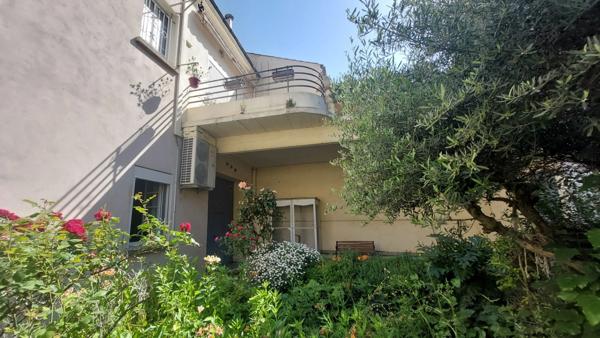 Maison de ville, 4 chambres+1 bureau  avec jardin et garage