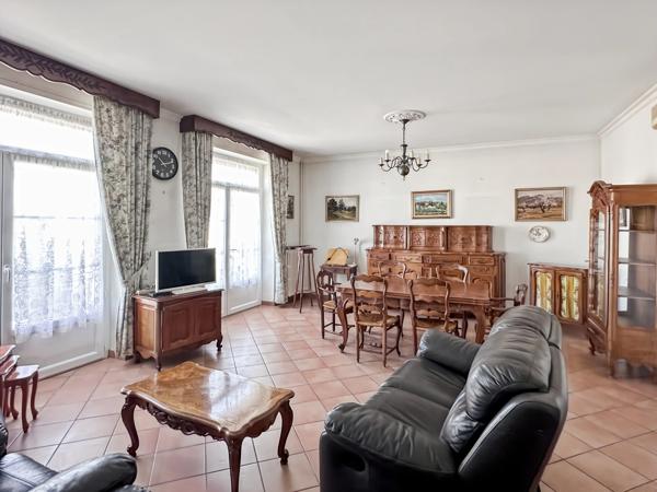 Maison de ville, 4 chambres+1 bureau  avec jardin et garage
