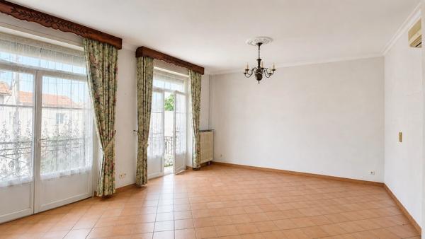 Maison de ville, 4 chambres+1 bureau  avec jardin et garage