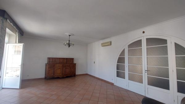 Maison de ville, 4 chambres+1 bureau  avec jardin et garage