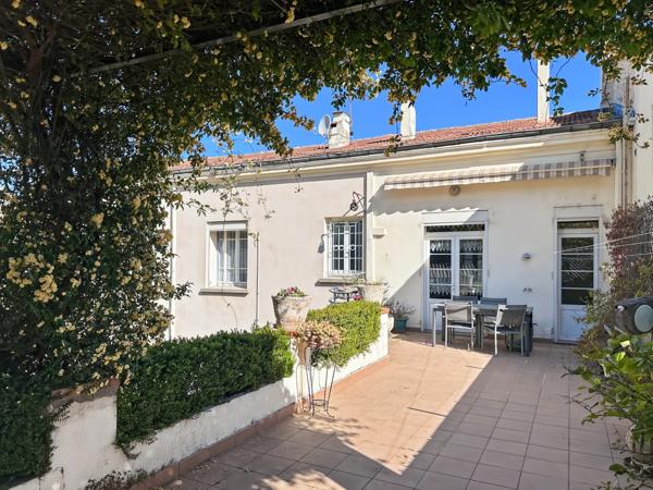 Maison de ville, 4 chambres+1 bureau  avec jardin et garage