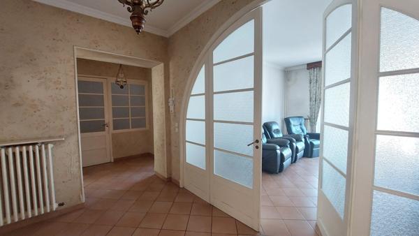 Maison de ville, 4 chambres+1 bureau  avec jardin et garage