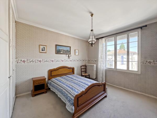 Maison de ville, 4 chambres+1 bureau  avec jardin et garage