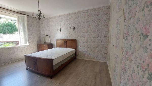 Maison de ville, 4 chambres+1 bureau  avec jardin et garage