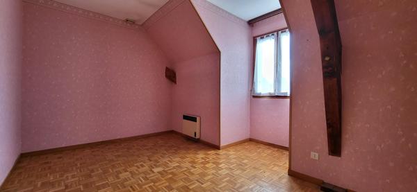 Maison spacieuse avec double garage sur 1000 m²