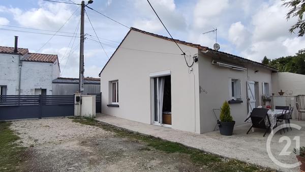 Maison à vendre  4 pièces - 56 m 2   SAINTES  - 17