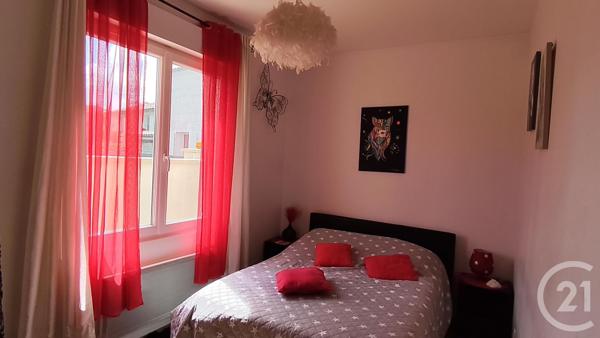Maison à vendre  4 pièces - 56 m 2   SAINTES  - 17