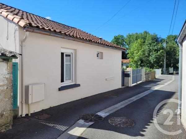 Maison à vendre  4 pièces - 56 m 2   SAINTES  - 17