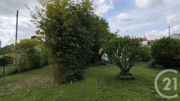 Maison à vendre  4 pièces - 56 m 2   SAINTES  - 17