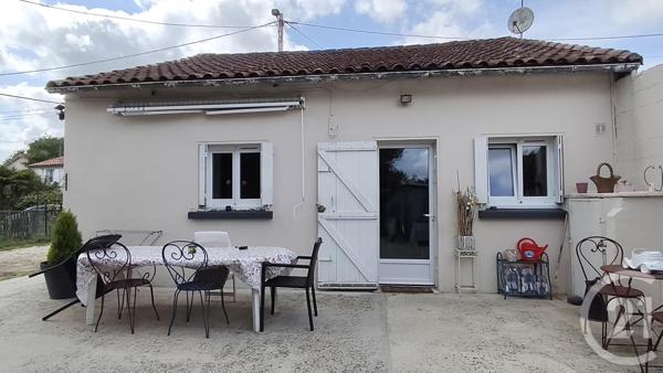 Maison à vendre  4 pièces - 56 m 2   SAINTES  - 17