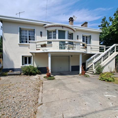 A VENDRE MAISON 2 APPARTEMENTS VILLENEUVE D'OLMES AVEC JARDIN
