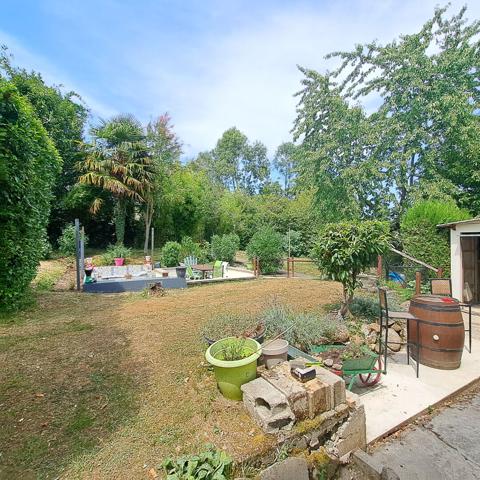 A VENDRE MAISON 2 APPARTEMENTS VILLENEUVE D'OLMES AVEC JARDIN