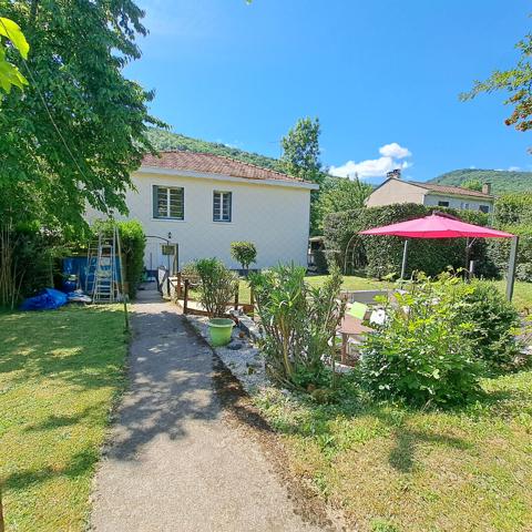 A VENDRE MAISON 2 APPARTEMENTS VILLENEUVE D'OLMES AVEC JARDIN