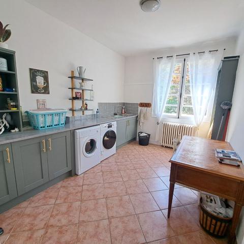 A VENDRE MAISON 2 APPARTEMENTS VILLENEUVE D'OLMES AVEC JARDIN