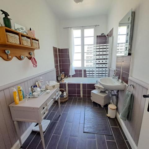 A VENDRE MAISON 2 APPARTEMENTS VILLENEUVE D'OLMES AVEC JARDIN