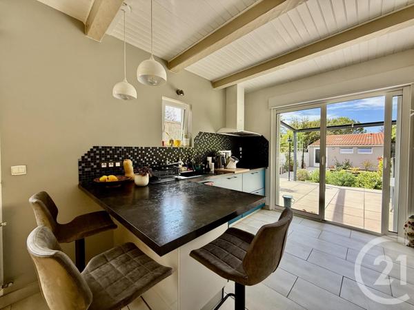 Maison à vendre  4 pièces - 120 m 2   LA ROCHELLE  - 17