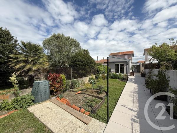 Maison à vendre  4 pièces - 120 m 2   LA ROCHELLE  - 17