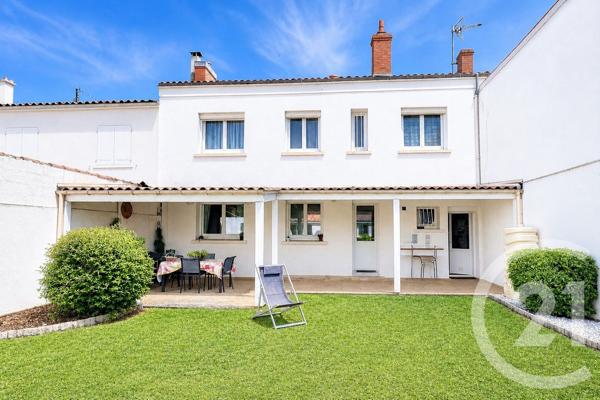 Maison à vendre  4 pièces - 120 m 2   LA ROCHELLE  - 17