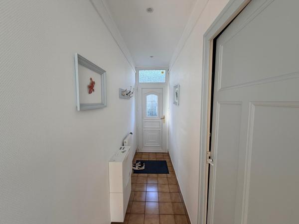 Appartement deux pièces 52 m² avec garage et cave.