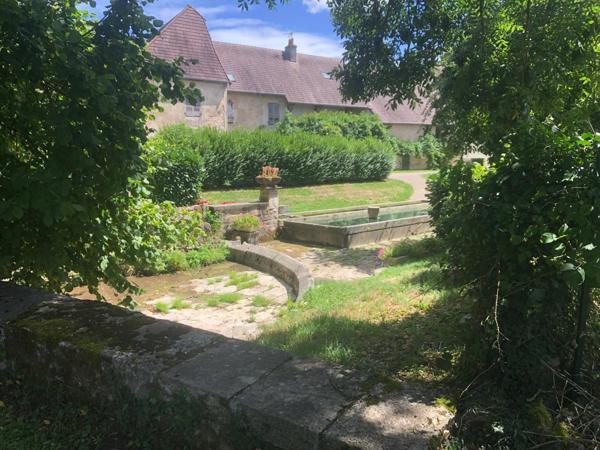 Maison ancienne pleine de charme et de possibilités