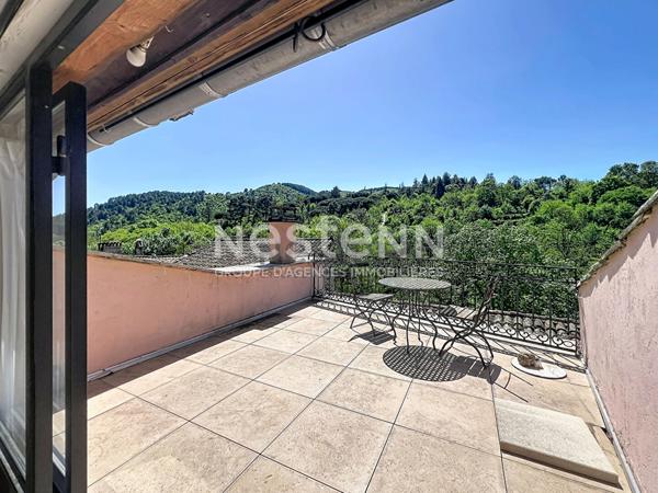 Maison à vendre à Lasalle : 4 pièces, poêle à bois et face à fontaine inclus !