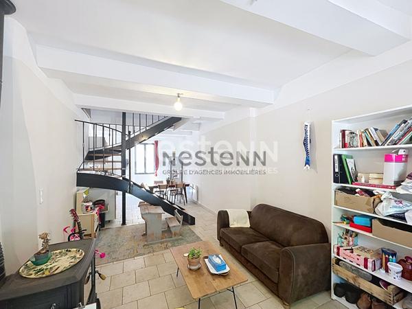 Maison à vendre à Lasalle : 4 pièces, poêle à bois et face à fontaine inclus !