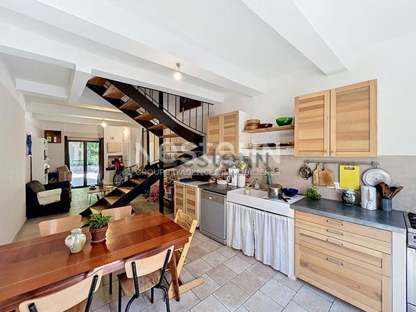 Maison à vendre à Lasalle : 4 pièces, poêle à bois et face à fontaine inclus !