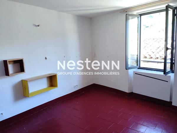 Maison à vendre à Lasalle : 4 pièces, poêle à bois et face à fontaine inclus !