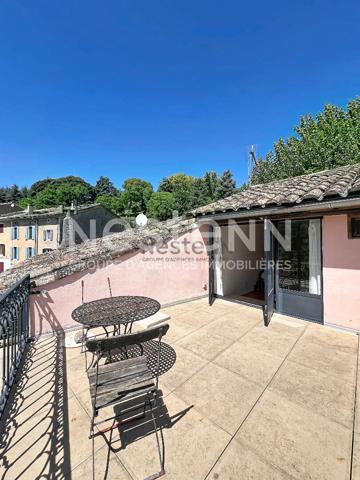 Maison à vendre à Lasalle : 4 pièces, poêle à bois et face à fontaine inclus !