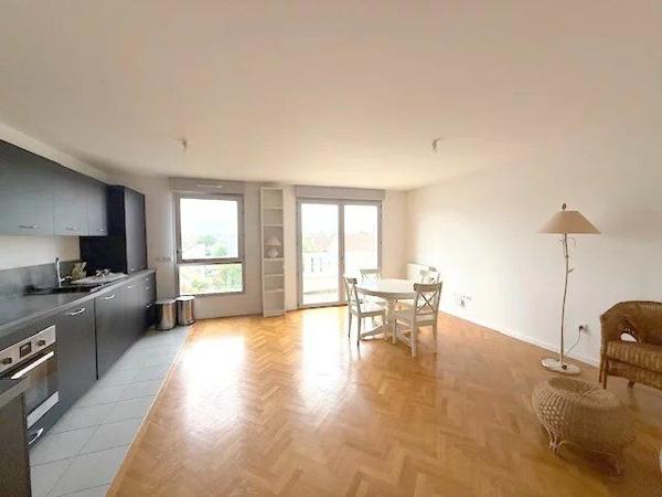 Location Appartement 5 pièces 85 m2 à Combs-la-Ville