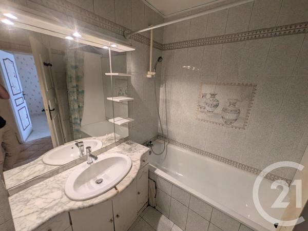 Appartement T3 à vendre  3 pièces - 64,84 m 2   TOULON  - 83