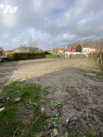 GUINES CENTRE TERRAIN A BATIR 865 M²
