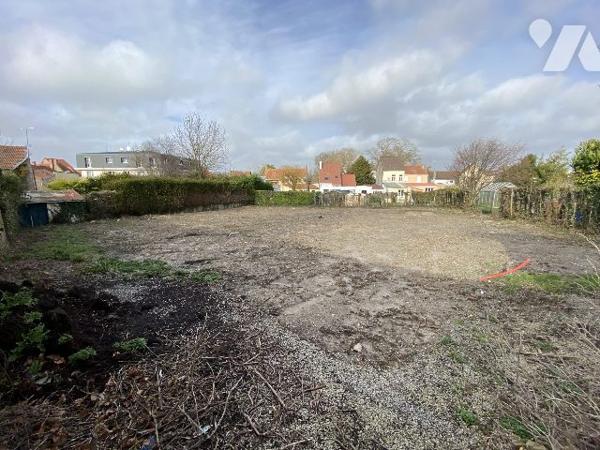 GUINES CENTRE TERRAIN A BATIR 865 M²