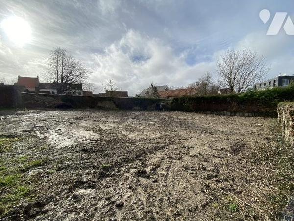 GUINES CENTRE TERRAIN A BATIR 865 M²