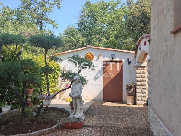 La maison où le jardin risque de devenir votre pièce préférée !