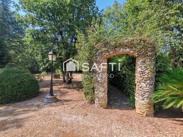 La maison où le jardin risque de devenir votre pièce préférée !