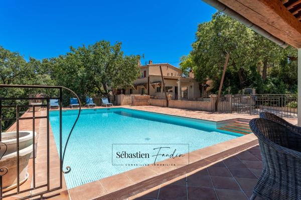 Maison à vendre 8 pièces LA CADIERE D'AZUR (83) - 2 logements - grande piscine - vue panoramique - grande parcelle - calme - nombreuses annexes