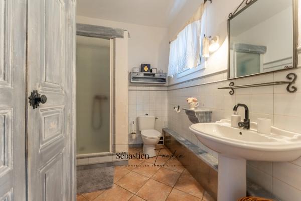 Maison à vendre 8 pièces LA CADIERE D'AZUR (83) - 2 logements - grande piscine - vue panoramique - grande parcelle - calme - nombreuses annexes